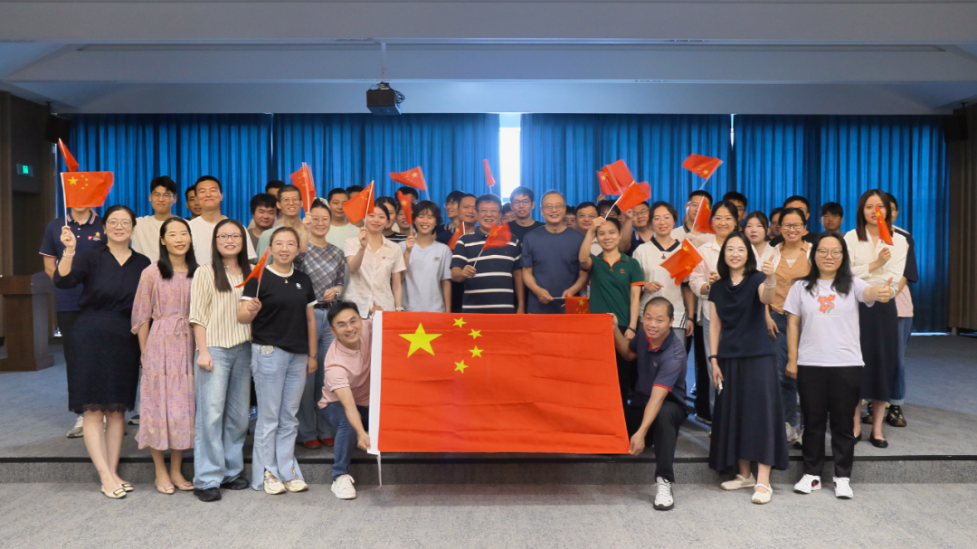 愿以吾輩之青春 捍衛(wèi)盛世之中華 | 江蘇北人組織觀看九三閱兵儀式 愿以吾輩之青春 捍衛(wèi)盛世之中華 | 江蘇北人組織觀看九三閱兵儀式