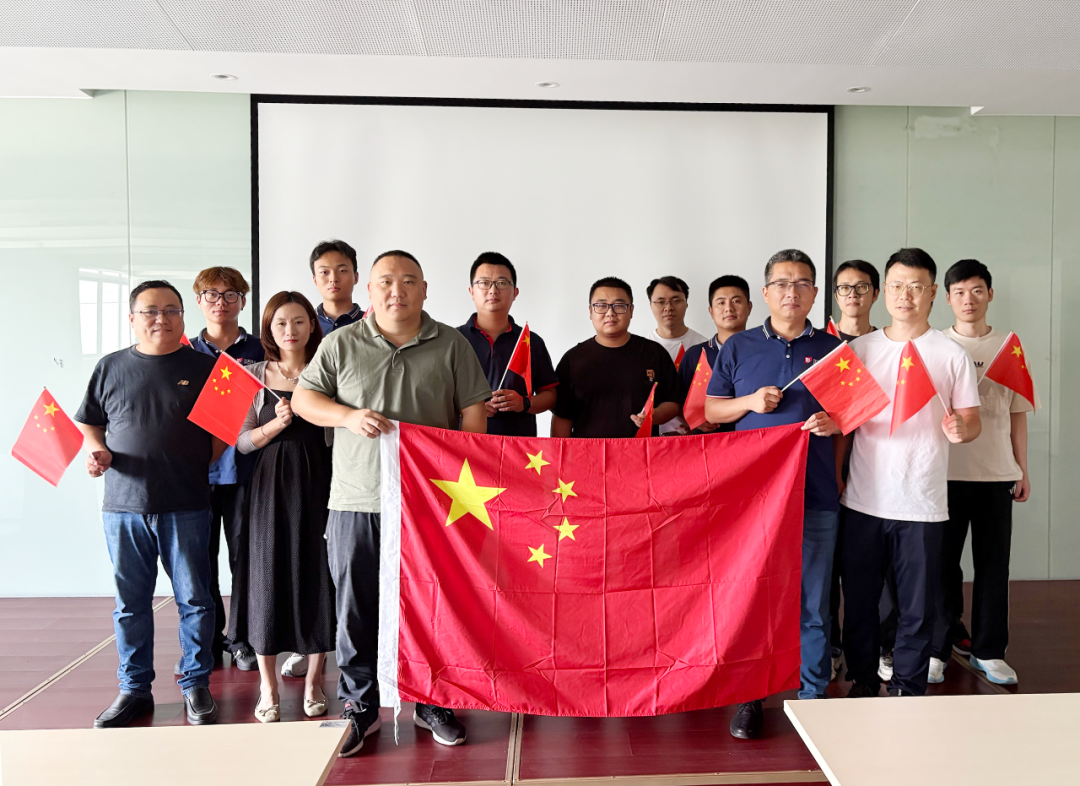 愿以吾輩之青春 捍衛(wèi)盛世之中華 | 江蘇北人組織觀看九三閱兵儀式 愿以吾輩之青春 捍衛(wèi)盛世之中華 | 江蘇北人組織觀看九三閱兵儀式